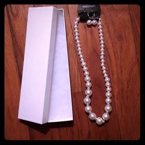Charming pearl and necklace set!